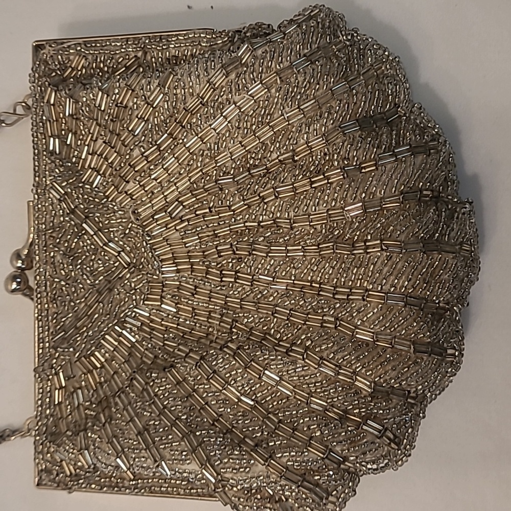 Vintage Shell Shaped Beaded Bag with Satin Lining Long Silver Tone Chain - Picture 13 of 13